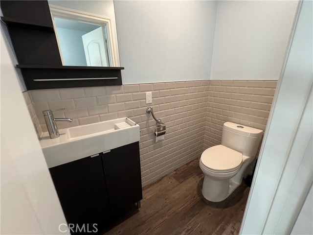 Detail Gallery Image 21 of 42 For 18614 Liggett St, Northridge,  CA 91324 - 5 Beds | 3/1 Baths