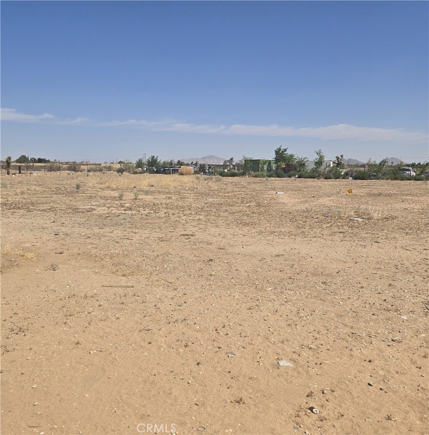 https://media.crmls.org/medias/d8d9a900-f3c3-4641-972a-9da3433058a3.jpg?preset=X-Large
