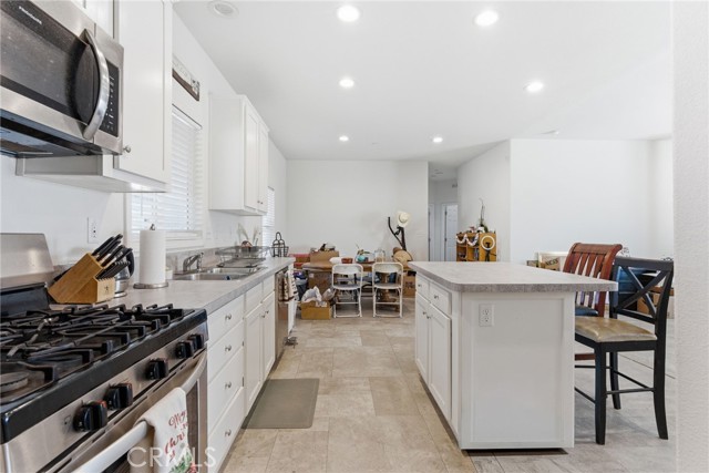 Detail Gallery Image 11 of 26 For 11074 Redwood, Pinon Hills,  CA 92372 - 4 Beds | 2 Baths