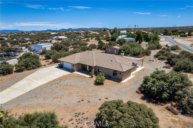 Detail Gallery Image 8 of 37 For 9735 Highland Rd, Oak Hills,  CA 92344 - 3 Beds | 3 Baths