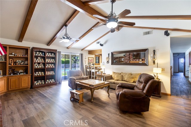 41653 62nd W Street, Palmdale CA: https://media.crmls.org/medias/d8da661b-6b5e-4e79-9a3e-a7b65828eb40.jpg