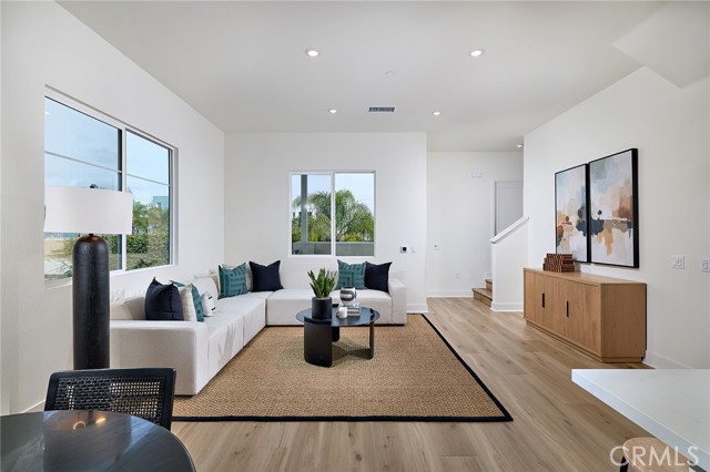 Detail Gallery Image 7 of 33 For 7264 Aura Cir, Huntington Beach,  CA 92647 - 3 Beds | 2/1 Baths