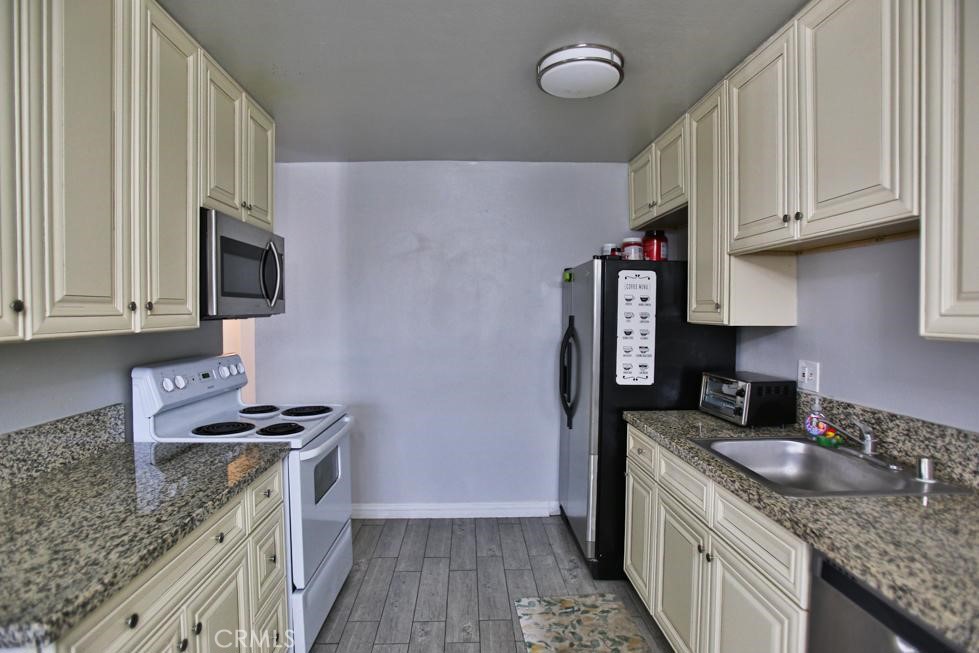 MLS #OC25222392 image #4