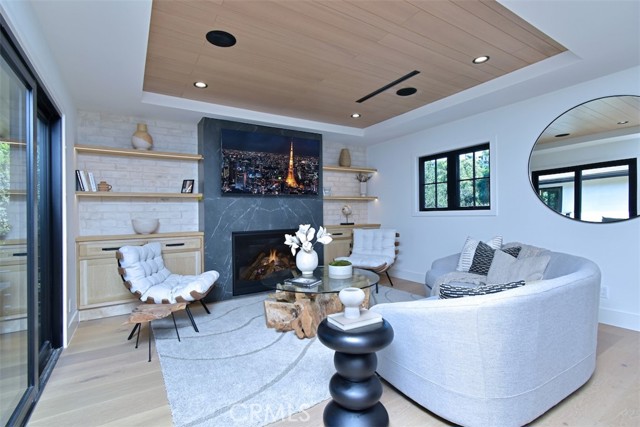 Detail Gallery Image 25 of 68 For 13327 Cheltenham Dr, Sherman Oaks,  CA 91423 - 4 Beds | 5/1 Baths