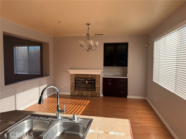 Detail Gallery Image 4 of 16 For 5752 Tamarisk Way, Fontana,  CA 92336 - 4 Beds | 3 Baths