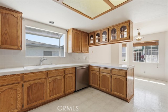 Detail Gallery Image 11 of 46 For 2106 Dufour Ave #1,  Redondo Beach,  CA 90278 - 3 Beds | 2/1 Baths