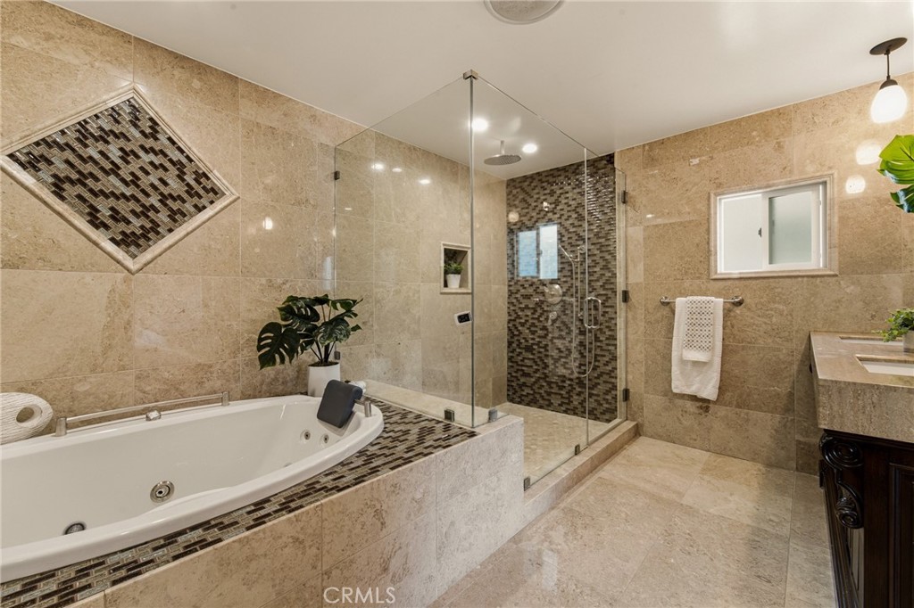 https://media.crmls.org/medias/d8dd9838-f2c0-4c07-b547-d306046c1bcd.jpg?preset=X-Large