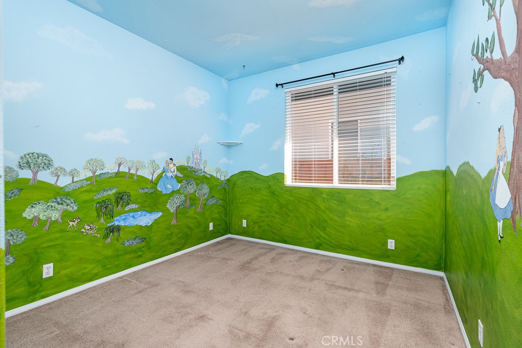 https://media.crmls.org/medias/d8ddb70b-ca8a-4792-90f6-46ad719da834.jpg?preset=X-Large
