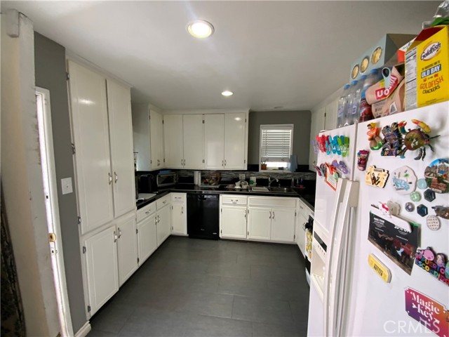 Detail Gallery Image 11 of 26 For 1286 W 23rd, San Bernardino,  CA 92405 - 3 Beds | 2 Baths