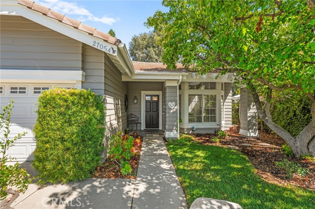 27054 Riversbridge Way, Valencia CA: https://media.crmls.org/medias/d8de8d6a-47ed-4086-9e08-613692954507.jpg