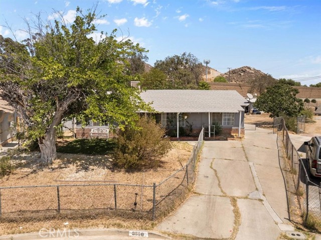 3350 Jennie Street, Jurupa Valley CA: https://media.crmls.org/medias/d8decfcd-ec6a-434b-ac24-46acc6ccc8d3.jpg