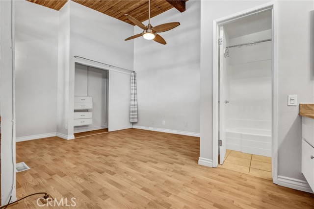 Detail Gallery Image 18 of 35 For 5460 White Oak Ave #E319,  Encino,  CA 91316 - 1 Beds | 1/1 Baths