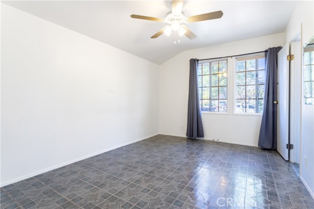 Detail Gallery Image 20 of 74 For 9826 Columbus, North Hills,  CA 91343 - 7 Beds | 5/1 Baths