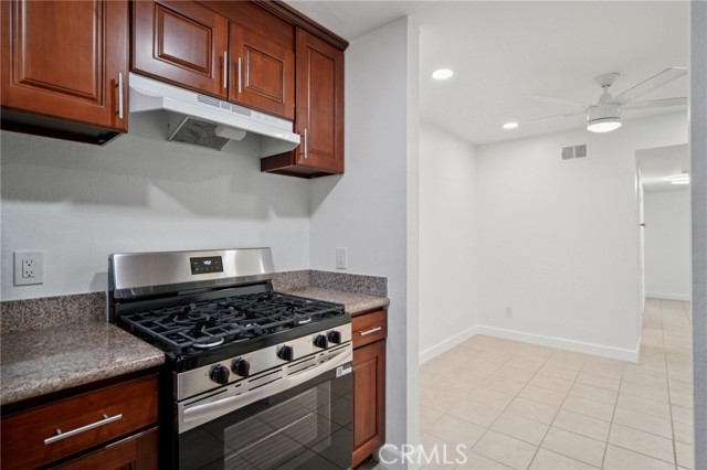 Detail Gallery Image 14 of 39 For 1044 Cabrillo Park Dr #B,  Santa Ana,  CA 92701 - 2 Beds | 1 Baths