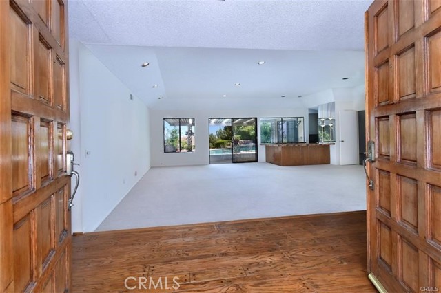 Detail Gallery Image 6 of 34 For 4061 Falling Leaf, Encino,  CA 91316 - 5 Beds | 4/1 Baths