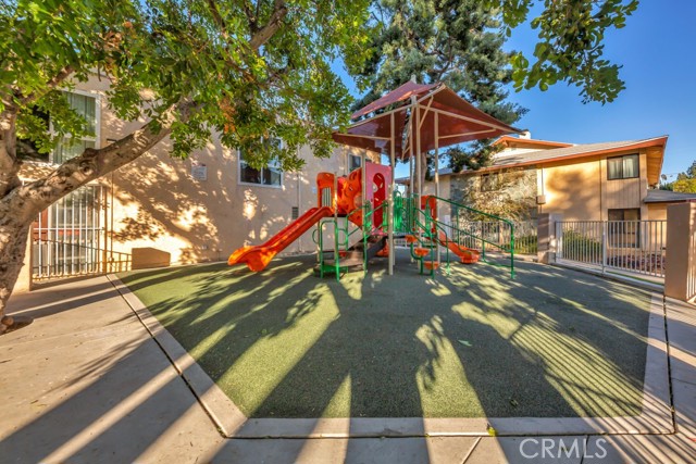 Detail Gallery Image 36 of 50 For 8100 Canby Ave #4,  Reseda,  CA 91335 - 2 Beds | 2 Baths