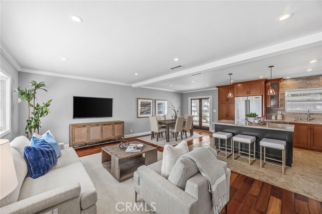 224 Pauline Place, Costa Mesa CA: https://media.crmls.org/medias/d8e0c10d-9e18-48b5-89e2-df80e8831ece.jpg