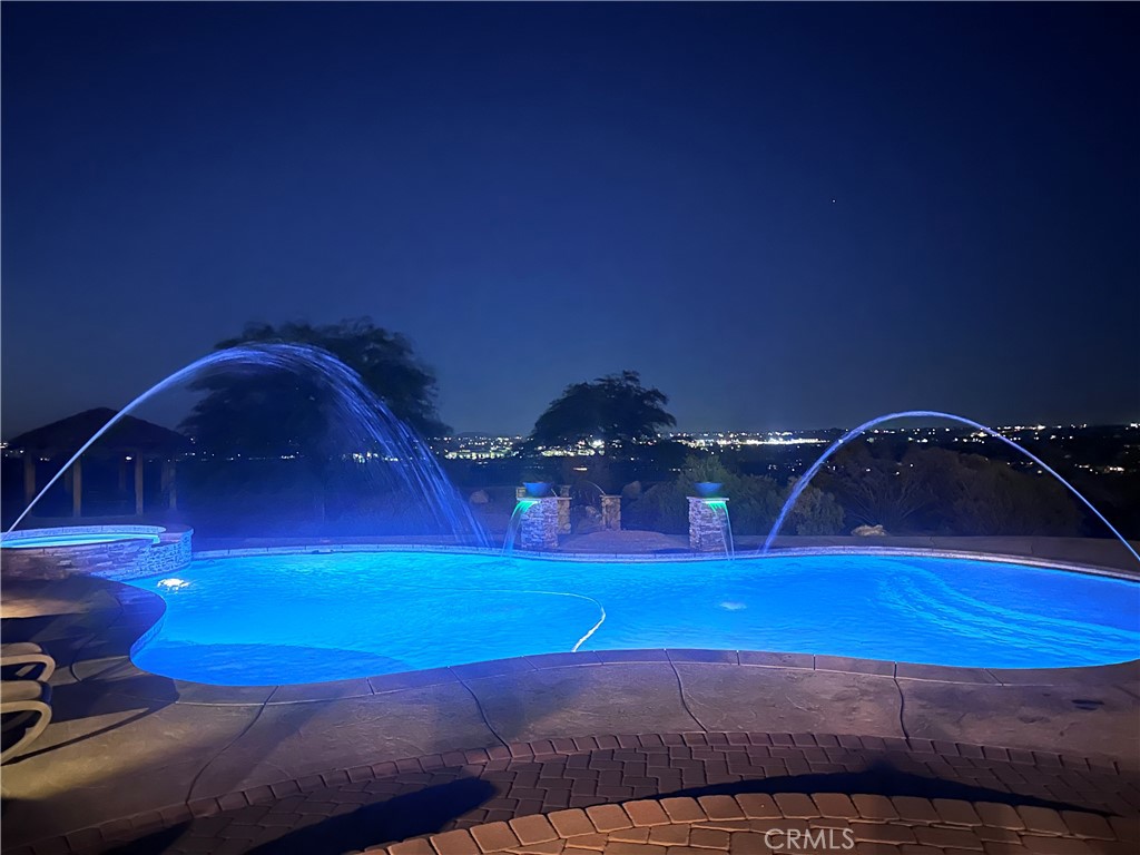 https://media.crmls.org/medias/d8e2ae71-0237-4d6f-a572-e4391b95cde1.jpg?preset=X-Large