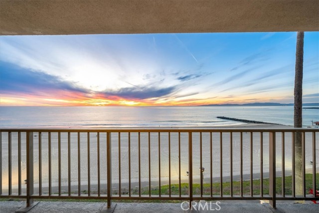 721 Esplanade, Redondo Beach, California 90277, 2 Bedrooms Bedrooms, ,2 BathroomsBathrooms,Residential,Sold,Esplanade,SB23197655