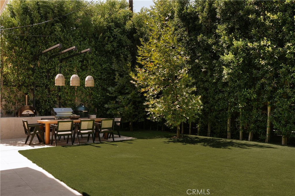 https://media.crmls.org/medias/d8e30ae2-f0a0-4826-a846-5fe0fa8c07d6.jpg?preset=X-Large
