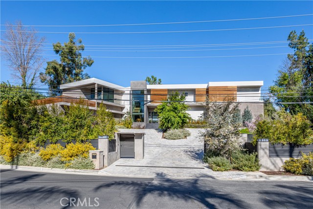 Detail Gallery Image 12 of 75 For 19333 Rosita St, Tarzana,  CA 91356 - 6 Beds | 8 Baths