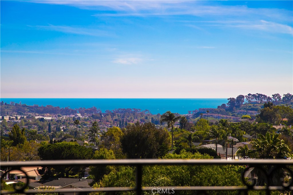 https://media.crmls.org/medias/d8e40c26-2efc-4975-ae74-c1d6eb528454.jpg?preset=X-Large