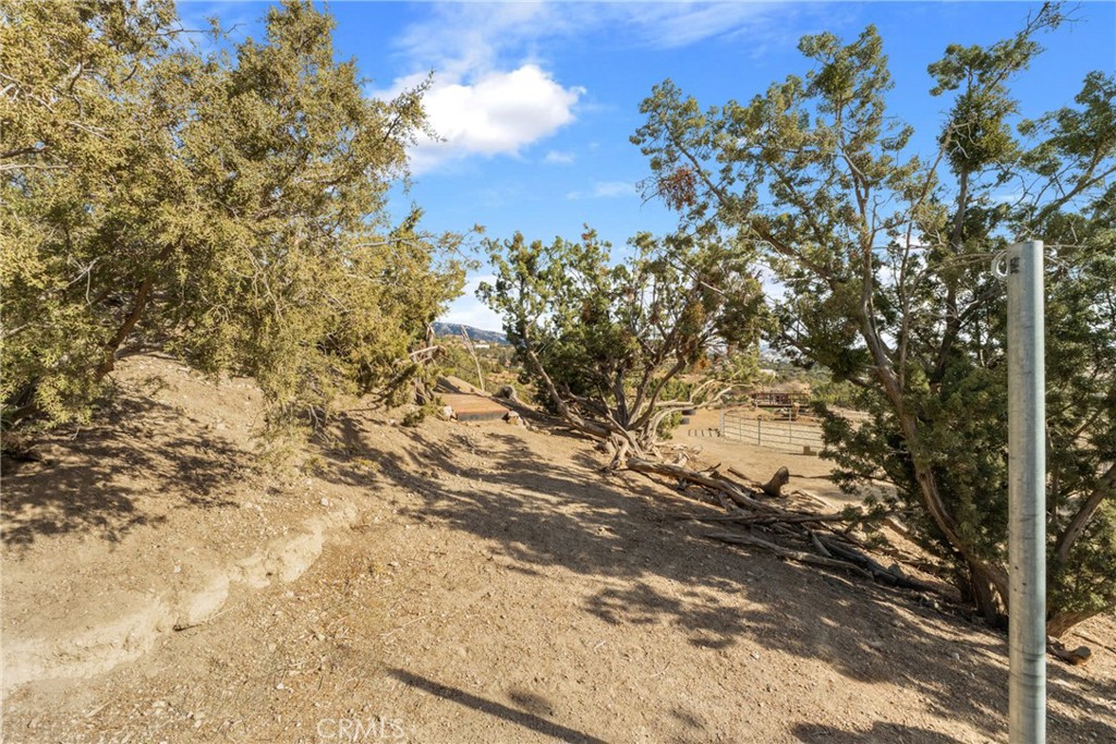 https://media.crmls.org/medias/d8e51e20-21ad-496b-9262-9f01d26585d3.jpg?preset=X-Large