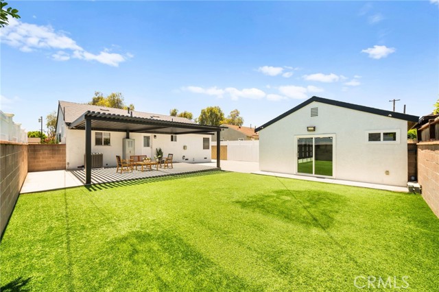 6019 Greentop Street, Lakewood CA: https://media.crmls.org/medias/d8e5e440-d19c-4437-803b-b1bfac4f95c9.jpg