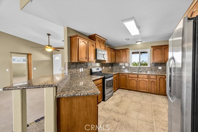 63357 Uranium Road, Joshua Tree CA: https://media.crmls.org/medias/d8e64d8e-a22f-4ed0-ba14-888e1dfa3db6.jpg