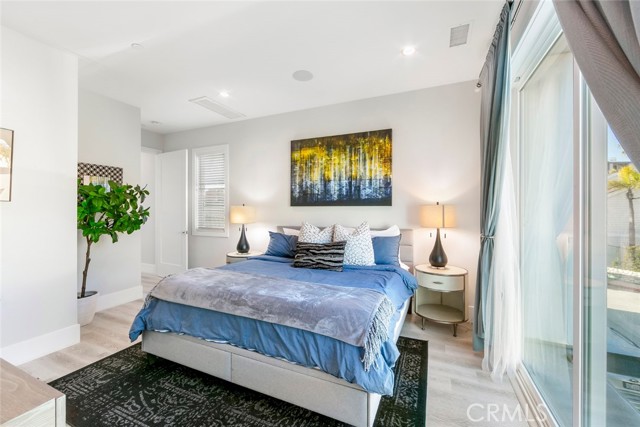 417 E Bay, Newport Beach CA: https://media.crmls.org/medias/d8e69f10-7996-4bc3-8bea-08c811b9a08e.jpg