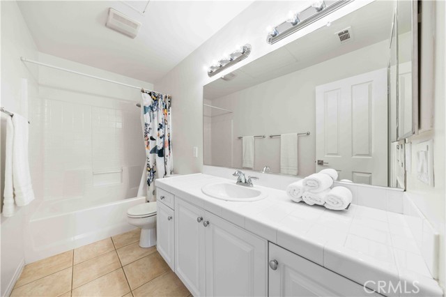 11 Asbury, Irvine CA: https://media.crmls.org/medias/d8e6a0c1-1cdc-49d4-b934-c45de48f38c6.jpg