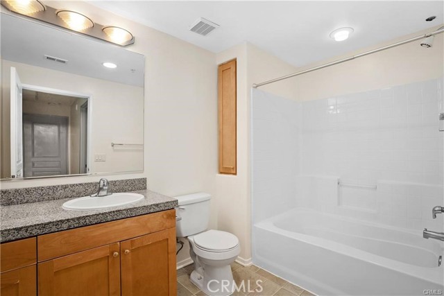 Detail Gallery Image 5 of 20 For 3223 Watermarke Pl, Irvine,  CA 92612 - 2 Beds | 2 Baths