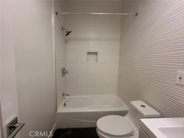 Detail Gallery Image 5 of 8 For 2626 Cloverfield, Santa Monica,  CA 90405 - 1 Beds | 1 Baths