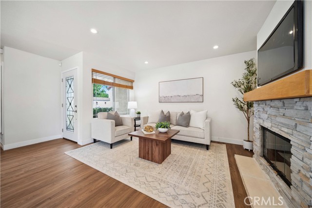 10 Windrow, Irvine CA: https://media.crmls.org/medias/d8e87398-0fbb-4ade-bd33-015ccf015415.jpg