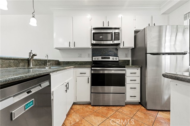 Detail Gallery Image 5 of 39 For 16 Lakepines, Irvine,  CA 92620 - 2 Beds | 1/1 Baths