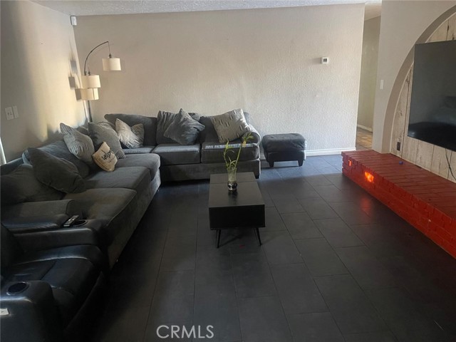 Detail Gallery Image 3 of 10 For 10450 Gramercy Pl., Riverside,  CA 92505 - 5 Beds | 2 Baths