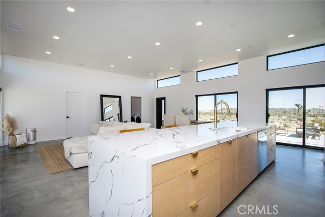 Detail Gallery Image 15 of 45 For 57881 Luna Vista Ln, Yucca Valley,  CA 92284 - 3 Beds | 3 Baths