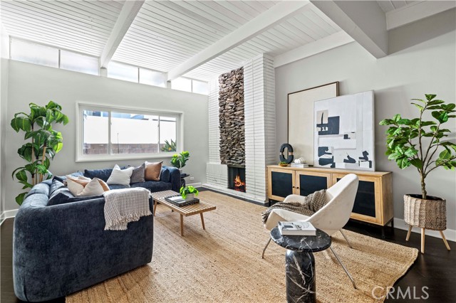 Detail Gallery Image 7 of 55 For 21206 Merridy St, Chatsworth,  CA 91311 - 4 Beds | 3 Baths