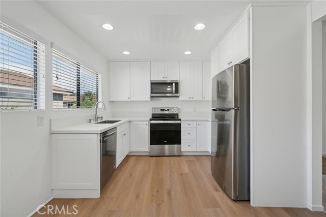 Detail Gallery Image 2 of 26 For 82 Streamwood, Irvine,  CA 92620 - 2 Beds | 1 Baths