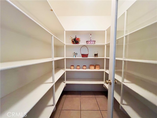 17231 Greentree Drive, Riverside CA: https://media.crmls.org/medias/d8ec2cb6-7768-4ab5-b31d-50918c5d8f0e.jpg