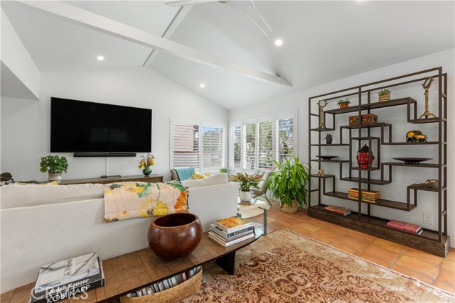 304 Larkspur Avenue, Corona del Mar CA: https://media.crmls.org/medias/d8edf33d-1311-4691-82b4-1fe8504aa532.jpg