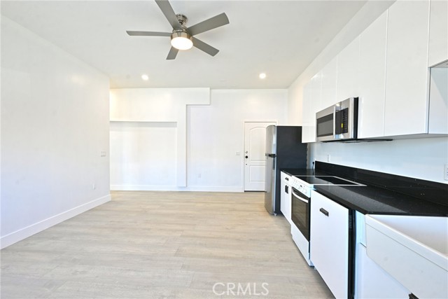 Detail Gallery Image 1 of 16 For 7929 Blackburn Ave, Los Angeles,  CA 90048 - 3 Beds | 2 Baths