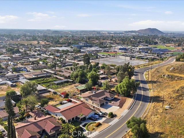 Detail Gallery Image 6 of 75 For 1826 Hillside, Norco,  CA 92860 - 4 Beds | 2 Baths