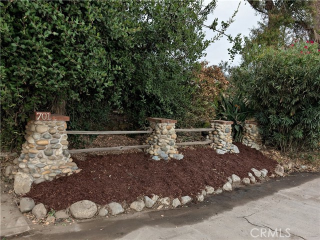 701 E Palm Street, Altadena CA: https://media.crmls.org/medias/d8ef18dc-0cd4-4d17-a9af-4e2de6b777c5.jpg