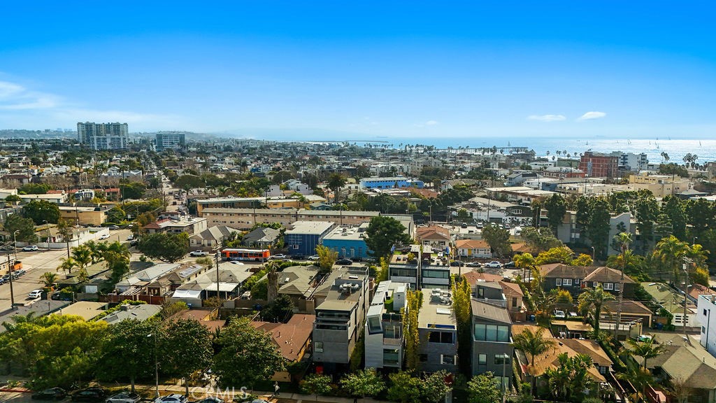 https://media.crmls.org/medias/d8ef6e60-8471-498c-8846-b320c573ab61.jpg?preset=X-Large