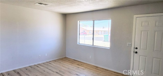 Detail Gallery Image 1 of 8 For 6474 Camarilla Ave, Yucca Valley,  CA 92284 - 2 Beds | 1 Baths