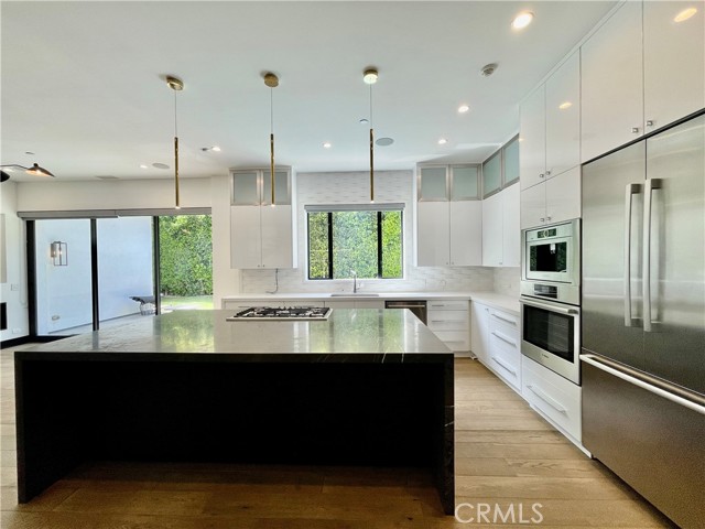 Detail Gallery Image 9 of 42 For 1319 Sunset Plaza Dr, Los Angeles,  CA 90069 - 4 Beds | 4/1 Baths