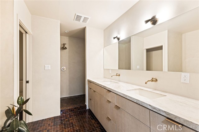 Detail Gallery Image 11 of 14 For 7331 W 87th St, Los Angeles,  CA 90045 - 4 Beds | 4/1 Baths