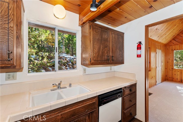 Detail Gallery Image 12 of 31 For 507 Pioneer Rd, Lake Arrowhead,  CA 92352 - 4 Beds | 2 Baths