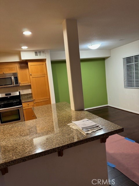 Detail Gallery Image 9 of 37 For 1401 Lomita Blvd #102,  Harbor City,  CA 90710 - 3 Beds | 2 Baths